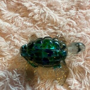 Glad turtle paperweight